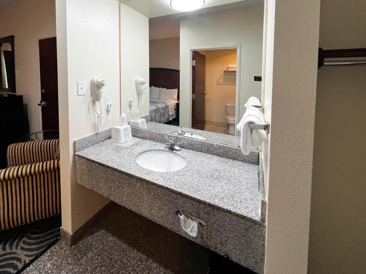Executive Inn & Suites Breaux Bridge, La Экстерьер фото