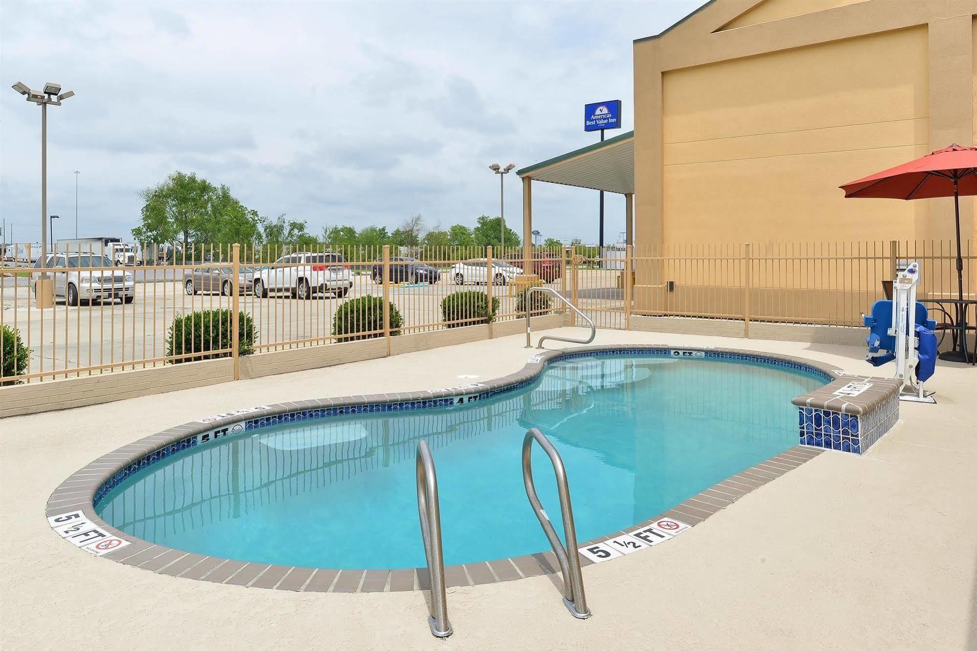 Executive Inn & Suites Breaux Bridge, La Экстерьер фото